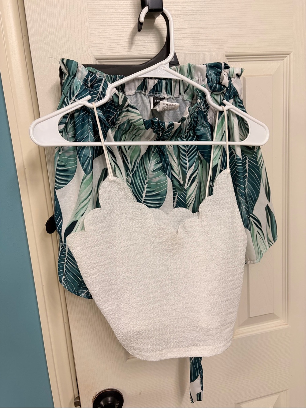 White Scalloped Textured Crop Tank Top - Unbranded